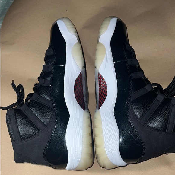 Nike Black and White Athletic Shoes JORDAN 11 RETRO '72-10' - Picture 3 of 6